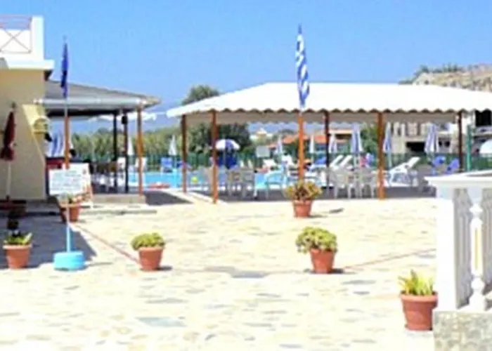 מלון דירות Plubis 3*